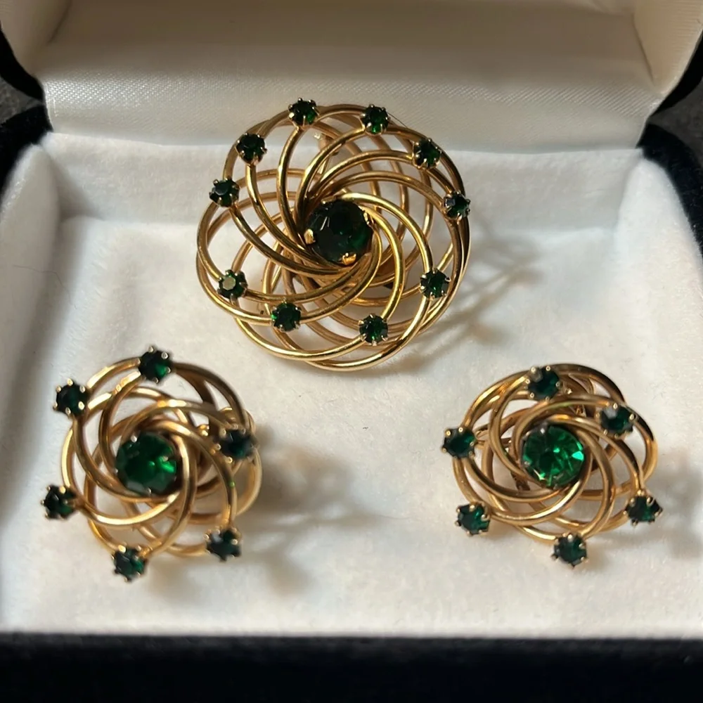 Vintage Charles Reis Gold & Green Brooch and Earring Set - Picture 1 of 17